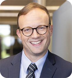 [MISSING IMAGE: ph_michaelsartori-4c.jpg]